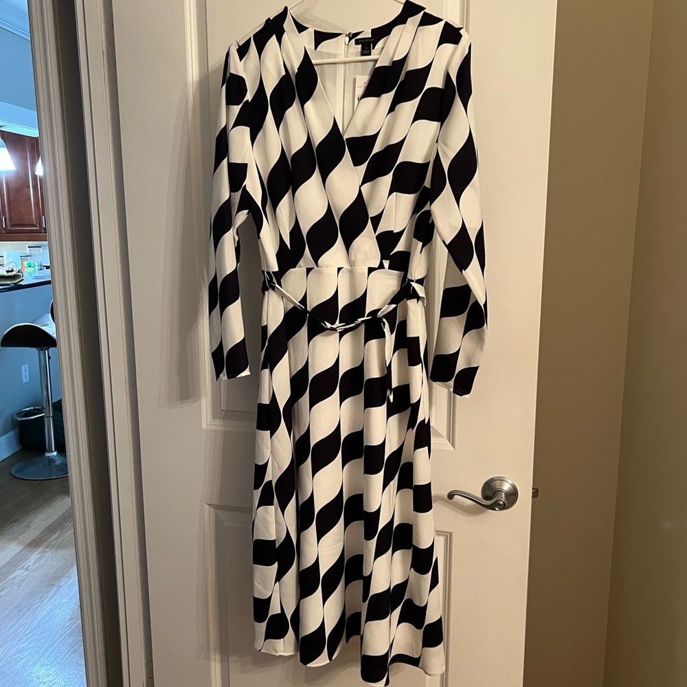 NWT: Elegant Navy and White Geo Wrap Dress